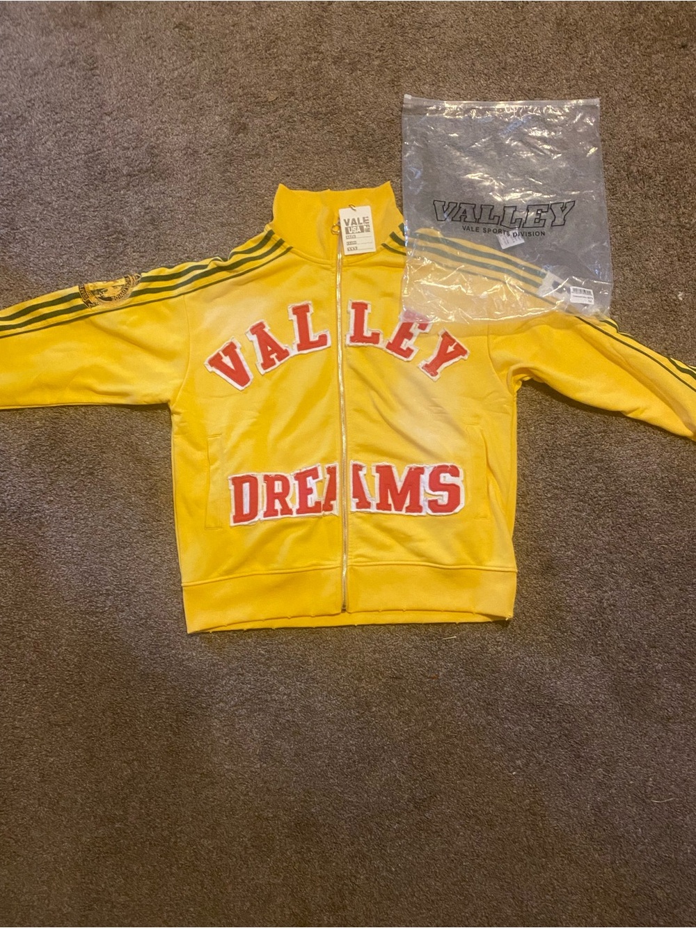 Valley Dreams Yellow  Jacket